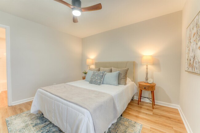 Building Photo - 548 N 6th St