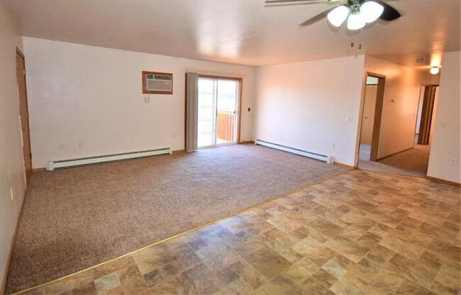 Building Photo - Large 3 Bedroom-White Lake