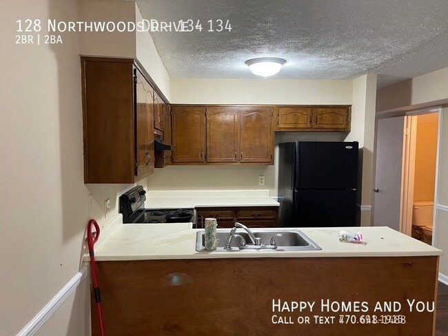 Building Photo - 128 Northwoods Dr