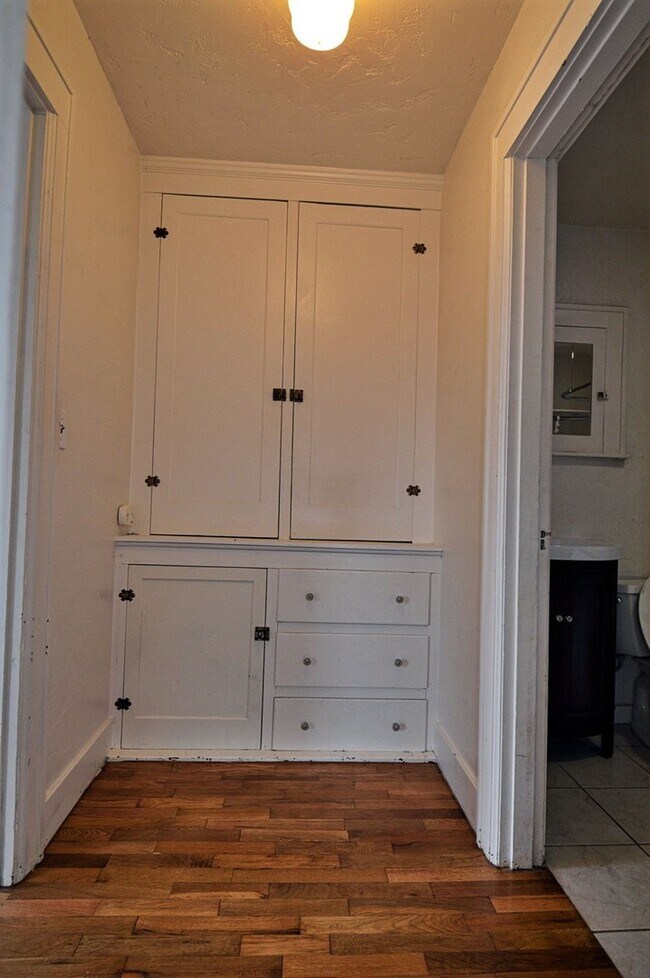 Building Photo - Spacious South Tacoma Home with Modern Updates & Fenced Yard