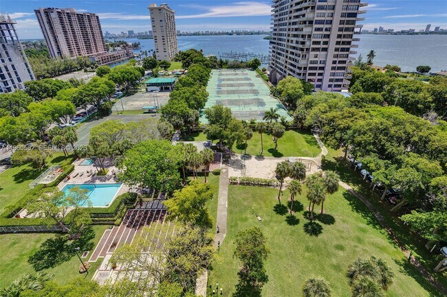 Building Photo - 11111 Biscayne Blvd