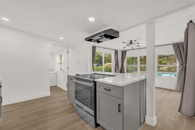 Building Photo - 1260 Seminola Blvd