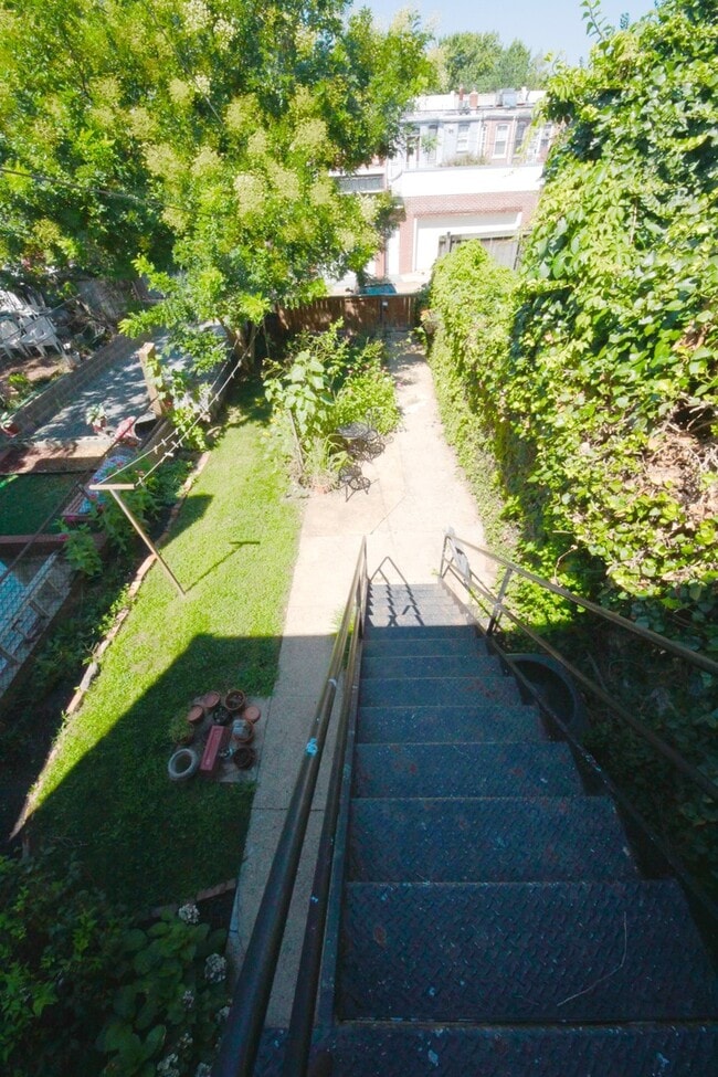 Building Photo - 218 10th St NE