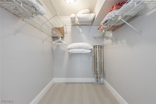 Building Photo - 424 Lagoon Dr