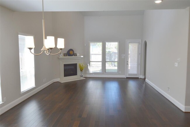 Building Photo - 13214 Pkwy Meadows Dr