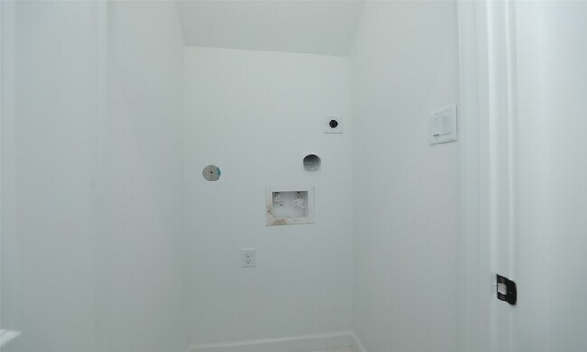 Building Photo - 9315 Ashville Dr