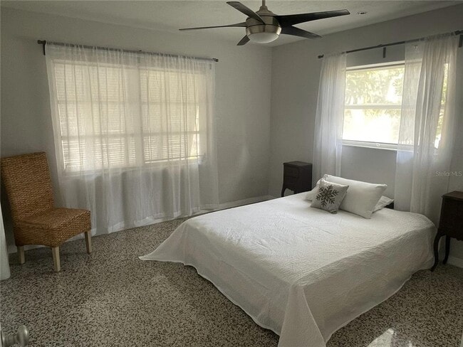 Building Photo - 4040 Poinsettia Dr