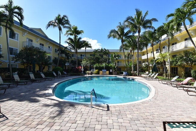 Building Photo - 150 NE 15th Ave