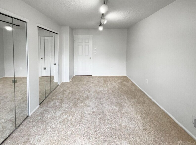 Building Photo - 40 Brighton Way