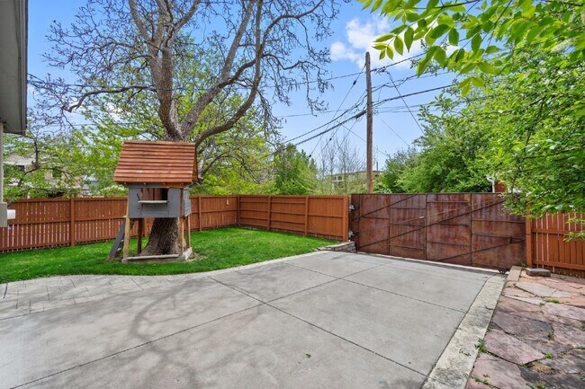 Building Photo - Available Now! Wonderful Sloan's Lake Home