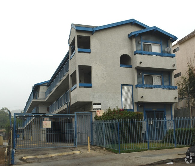 Building Photo - River Flats LLC