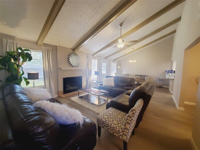 Building Photo - 2518 Sage Brush Ln