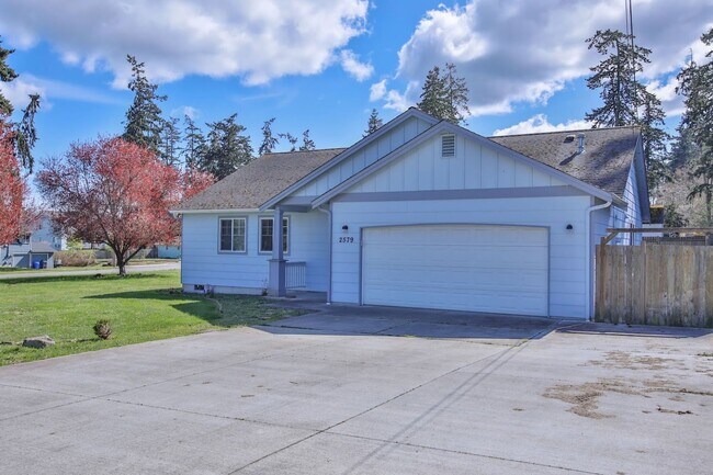 Building Photo - Lovely Home located in Oak Harbor and Ready for a New Tenant!