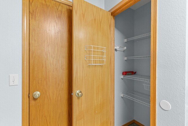 Building Photo - 3 Bedroom, 2 Bathroom Home in Republic Sch...