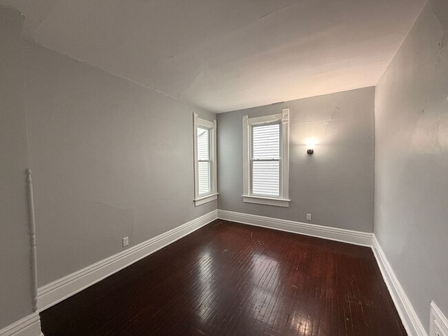 Building Photo - Modern Spacious 2+ Bedroom Lower Unit