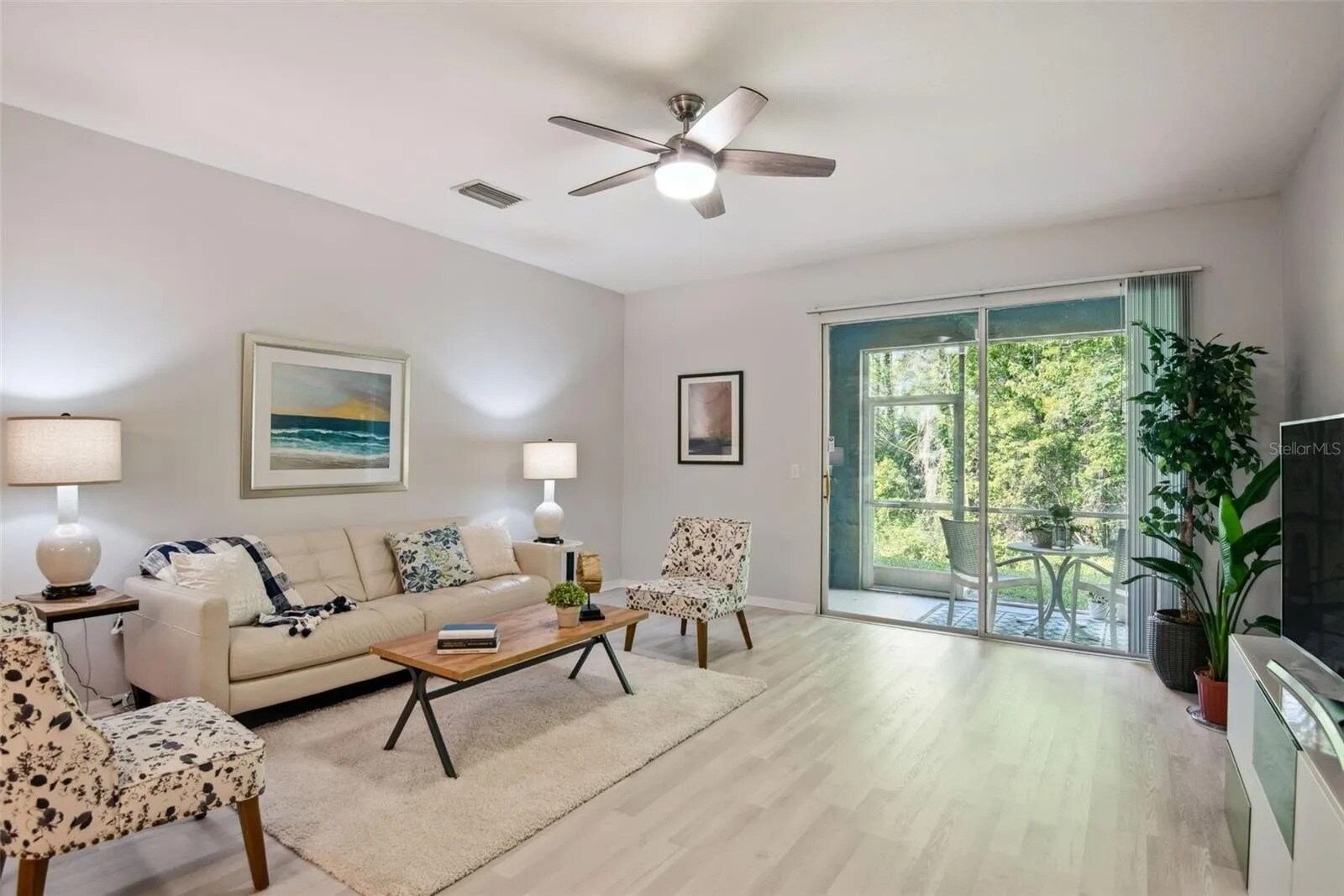 Living room - 18108 Nassau Point Dr