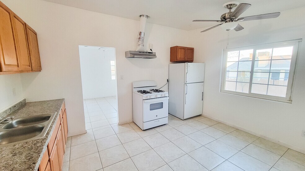 Building Photo - 5527 Baileya Ave