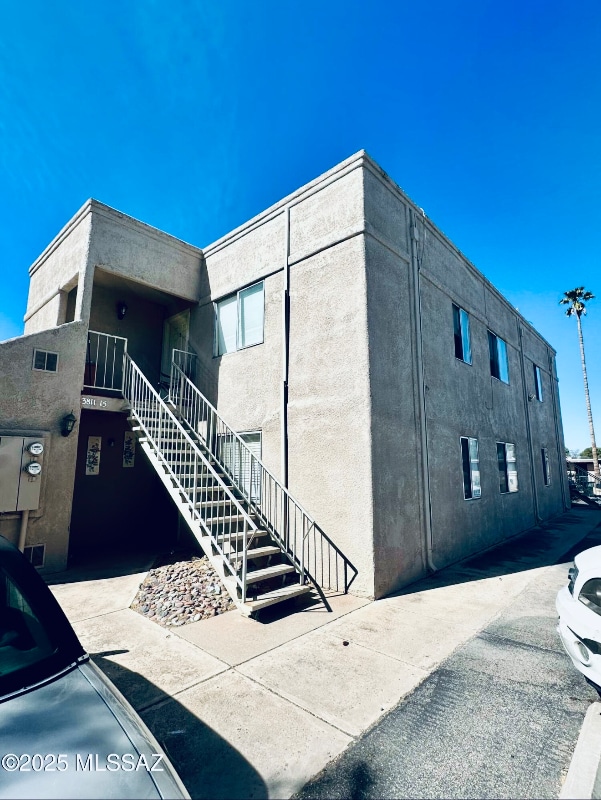 Building Photo - 3817 S Queen Palm Dr