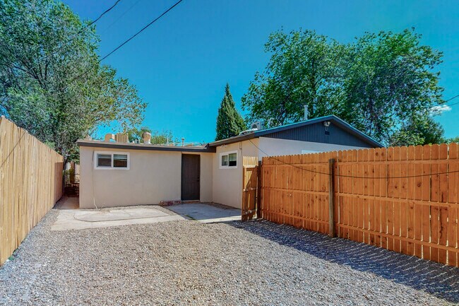 Primary Photo - 2124 Eton Ave SE