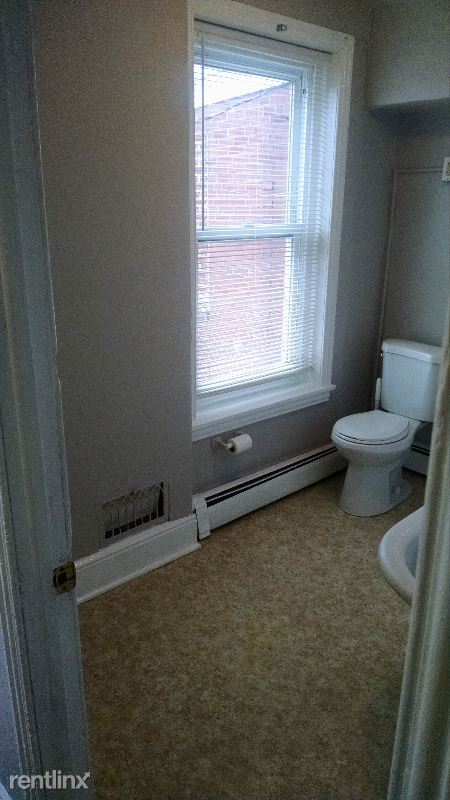 Building Photo - 4 br, 1 bath Townhome - 770 Kohn St