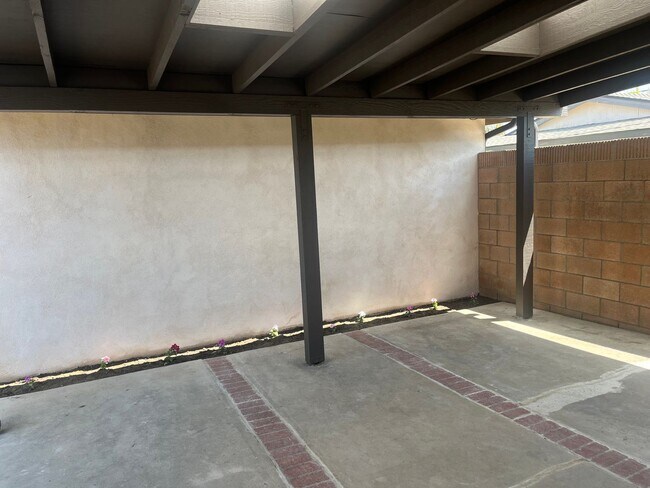 Building Photo - 1147