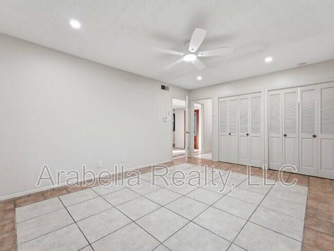 Building Photo - 8607 Norwich Dr