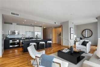 Building Photo - Minneapolis, MN