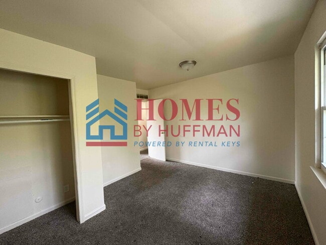 Building Photo - Three Bedroom Townhome | Now Available