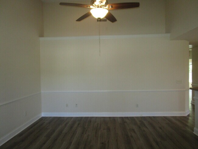 Building Photo - 3442 Beacon Dr