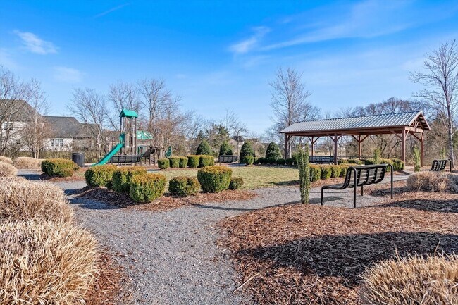 Building Photo - 917 Plowson Rd