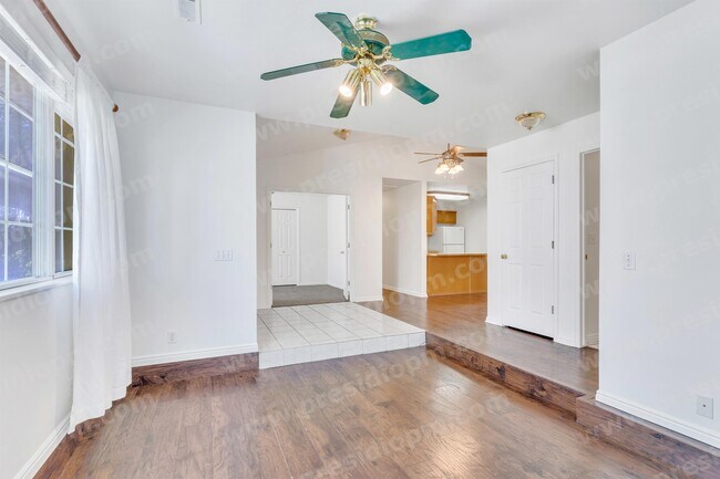Building Photo - 975 S 250 W St