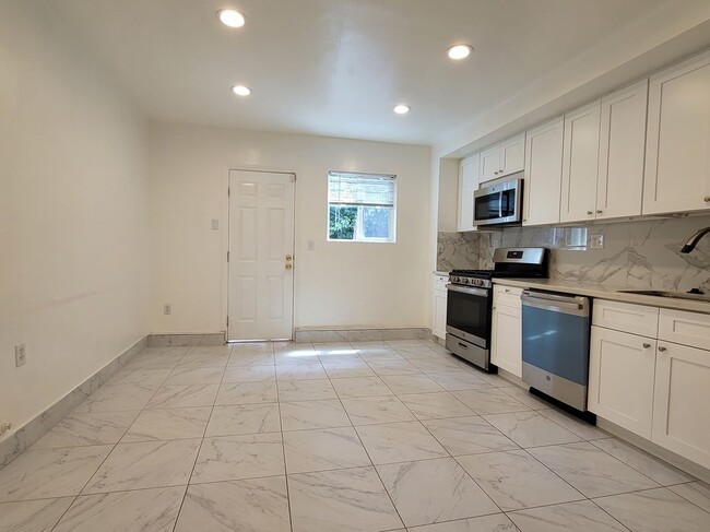 Building Photo - 175 Masters Ave