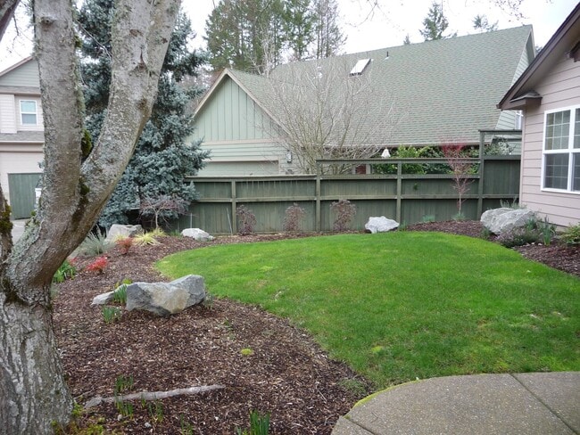Building Photo - Spacious, West Salem Home