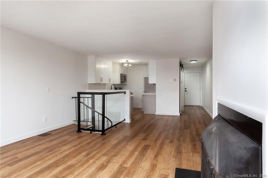 Open concept - 188 Flax Hill Rd