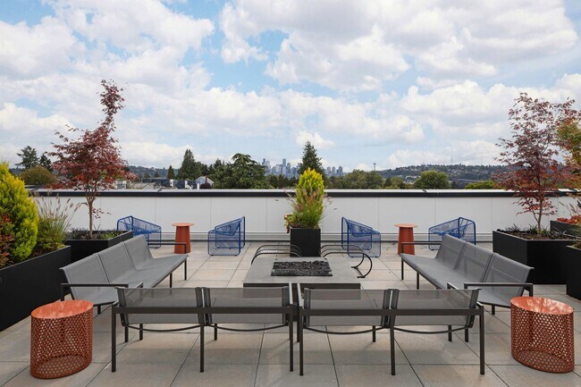 Building Photo - CHRONICLE: Stylish Wallingford Studios wi...