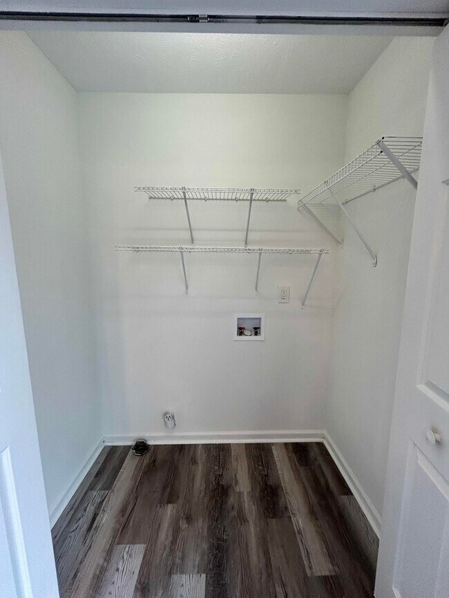 Building Photo - 3 Bed & 2 Bath House in White House | Pet-...