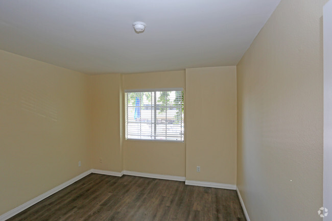 Interior Photo - Chateau Woodley Hart Apartments