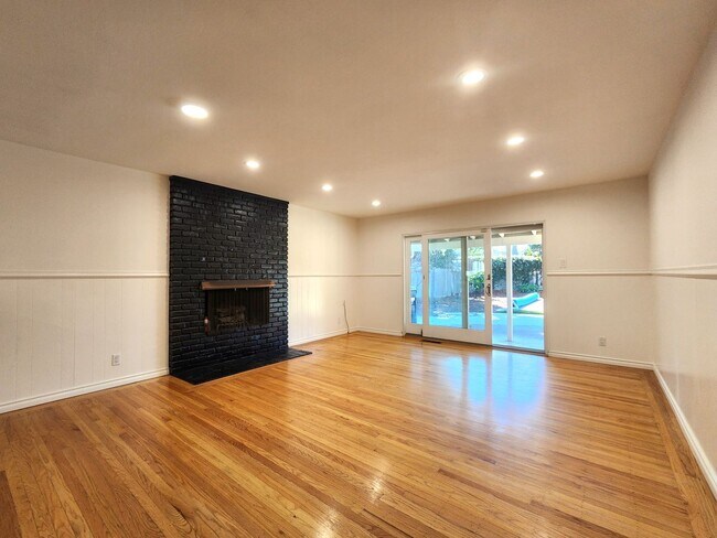 Building Photo - Charming Single Family Home Located in Sou...