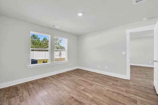Building Photo - 121 S Grassland Rd