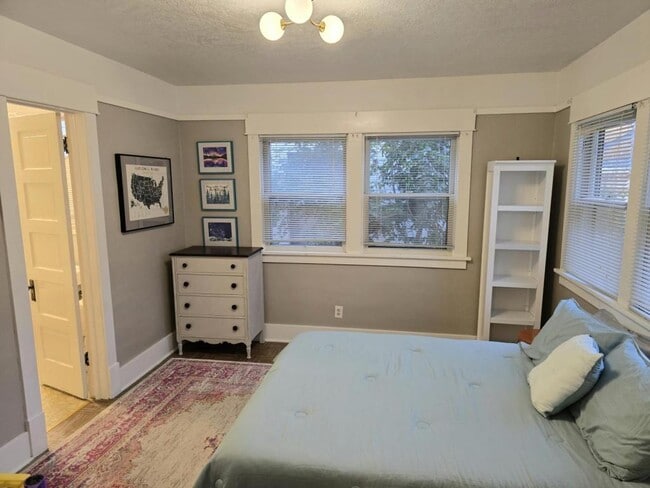 Building Photo - 1010 N 7th St