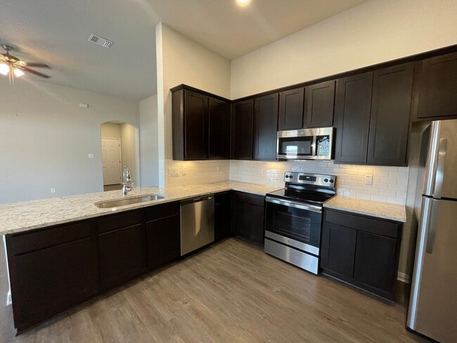 Building Photo - Luxury 3/2 Duplex in Seguin, Texas (Navarro ISD)