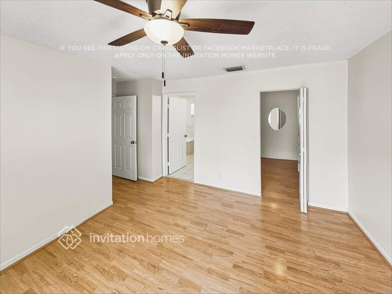 Building Photo - 10769 Oak Lake Way