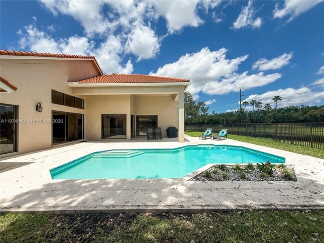 Building Photo - 400 Alexandra Cir