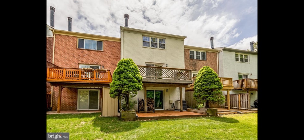 Building Photo - 10 Donagh Ct