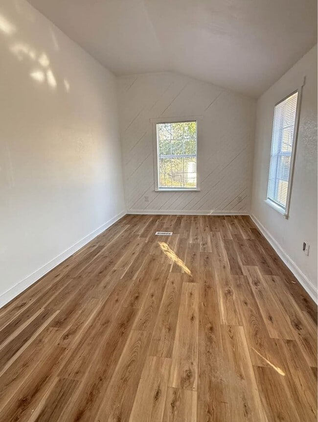 Building Photo - Charming Fully Remodeled 3-Bedroom, 1.5-Bathroom Home in Bryant – Modern Finishes and Large Yard!