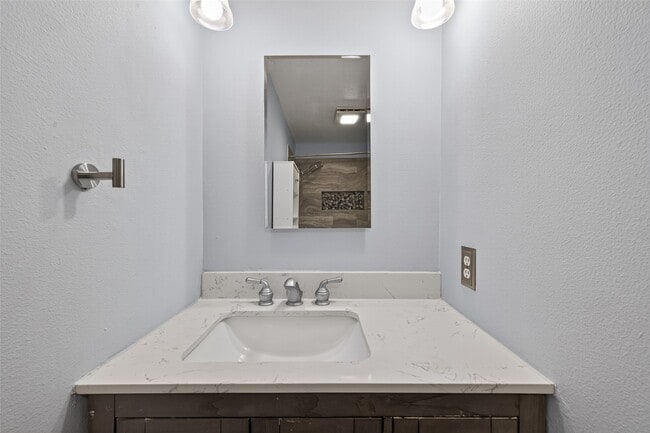 Building Photo - 16419 Cairnway Dr