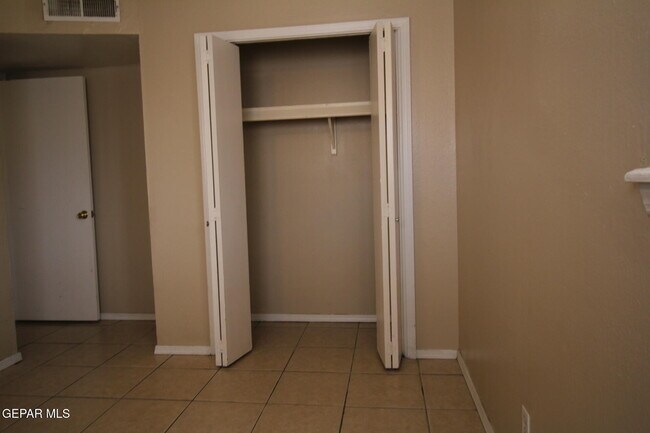 Building Photo - 10711 Ivanhoe Dr
