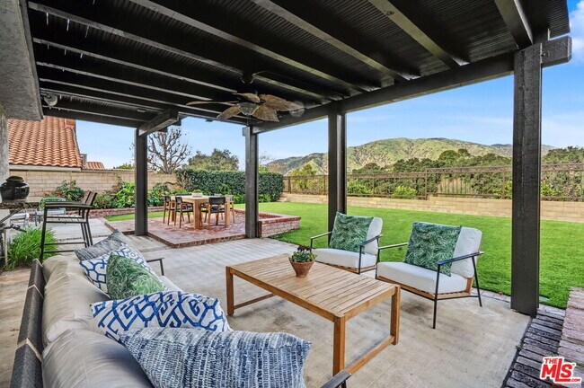 Building Photo - 6497 Country Club Dr