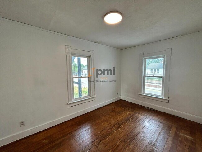 Building Photo - 1101 Manhattan St