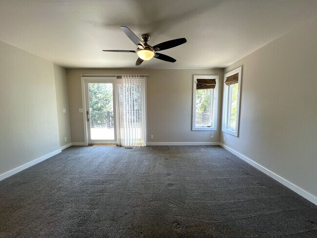 Building Photo - Fantastic 4 bed 3 bath home in the Highlan...